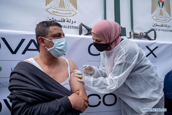 (COVID-19) La campagne de vaccination de masse contre le coronavirus démarre en Palestine