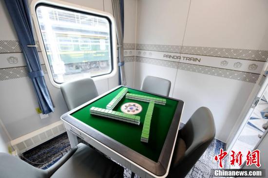 Le premier train touristique chinois sur le thème du panda partira bientôt