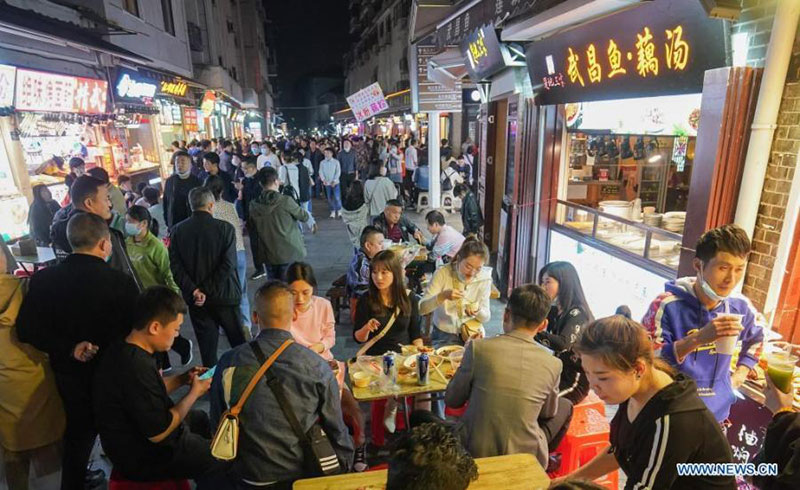 En image : la vie nocturne à Wuhan