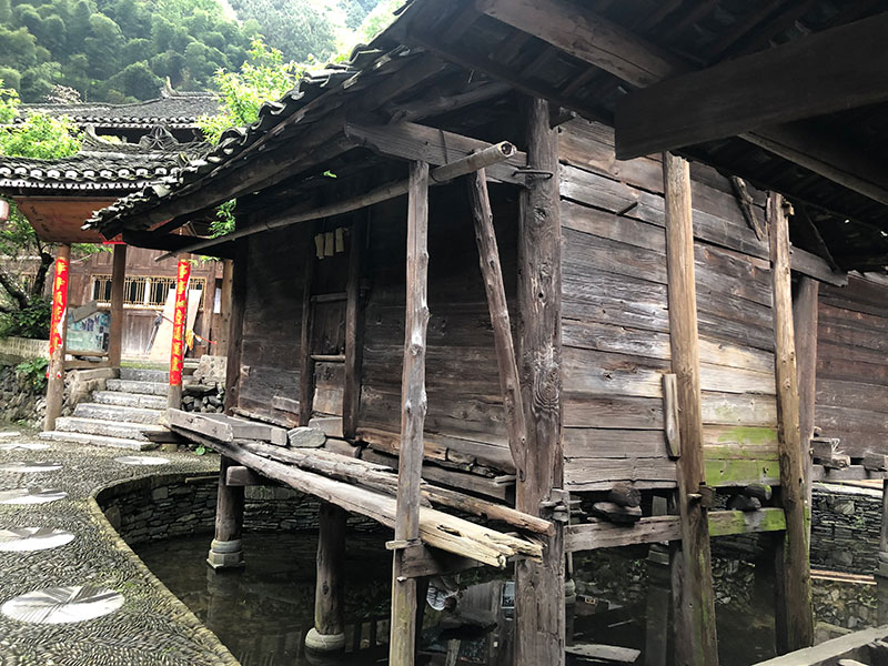 Guizhou ：pourquoi construire des greniers sur l'eau ?