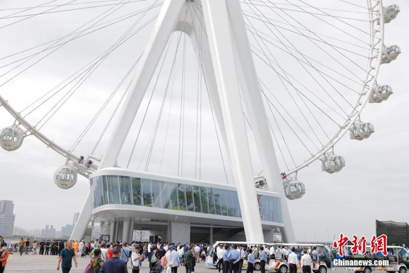La grande roue « Lumière de la Région de la Grande Baie » ouverte au public à Shenzhen