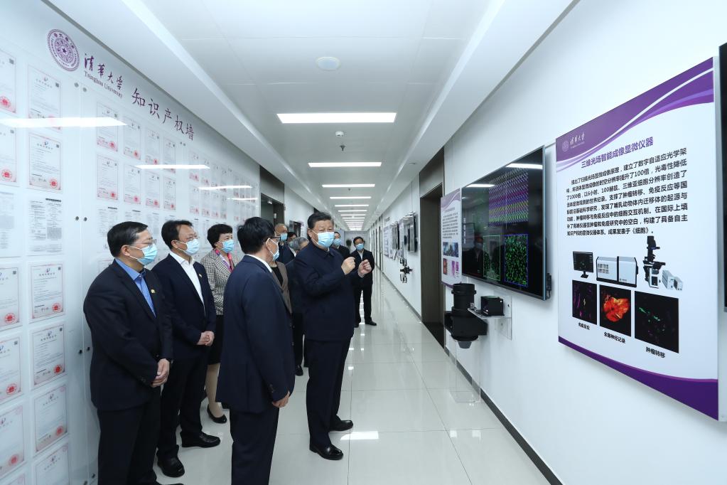 Xi Jinping met l'accent sur la construction d'universités de classe mondiale pour servir le pays lors de sa visite à Tsinghua