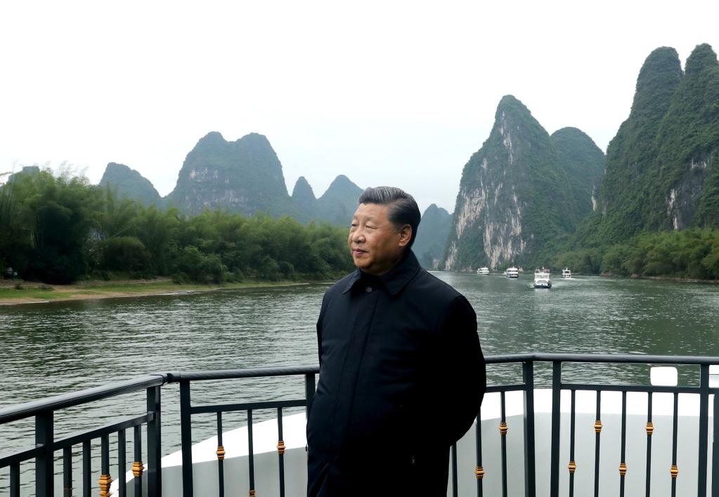 Xi Jinping inspecte la région autonome Zhuang du Guangxi