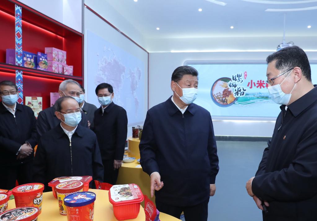 Xi Jinping inspecte la ville de Liuzhou