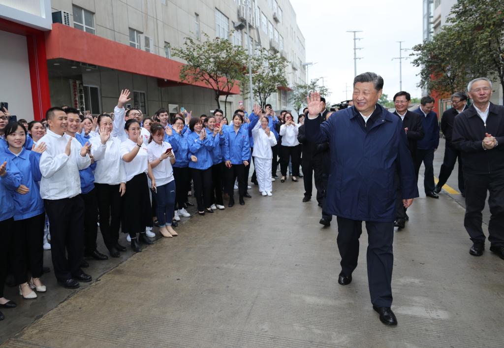 Xi Jinping inspecte la ville de Liuzhou