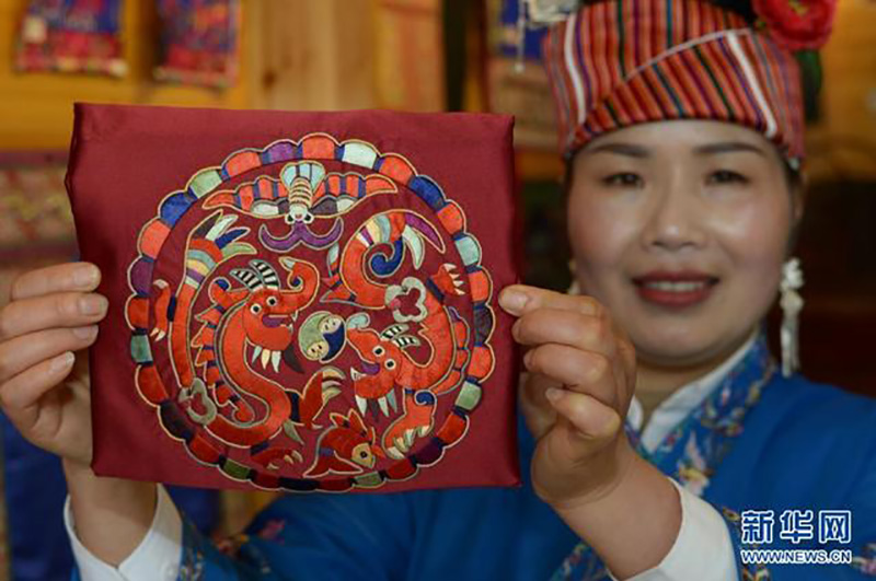 Shi Chuanying, artiste de broderie : de petites pièces brodées qui partent à la conquête d'un grand monde