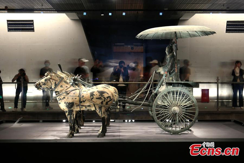 Le musée des chars de bronze du mausolée de Qinshihuang ouvert au public à l'essai