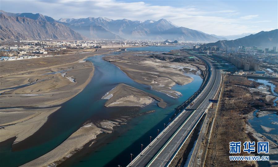 Le Tibet atteint de nouveaux sommets de prospérité grâce aux routes et aux infrastructures