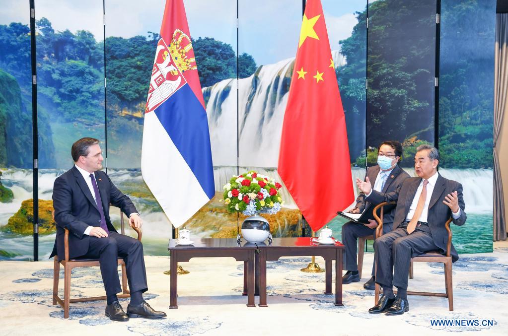 Le ministre chinois des AE s'entretient avec son homologue serbe