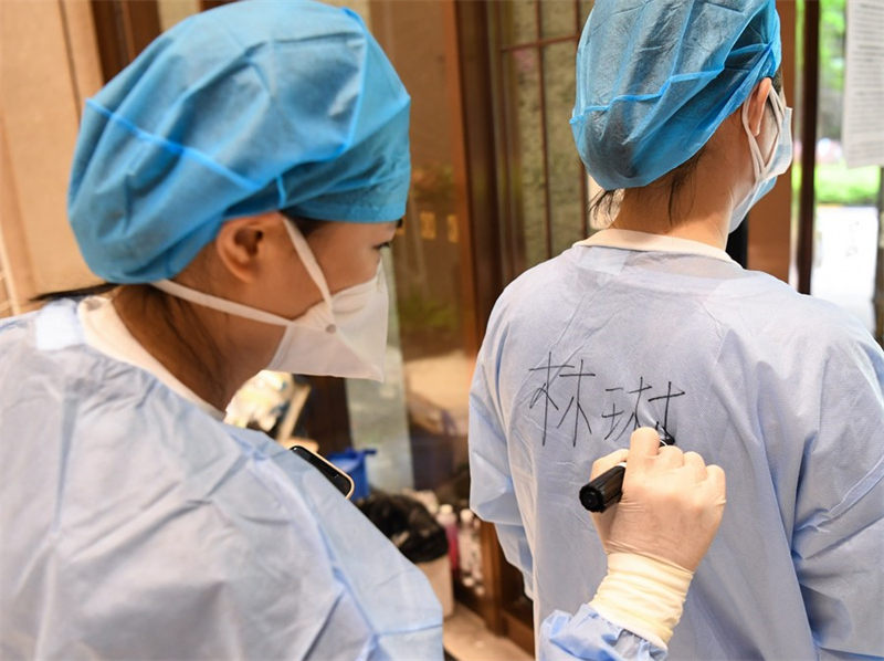 (COVID-19) Des bénévoles de lutte contre l'épidémie à Guangzhou
