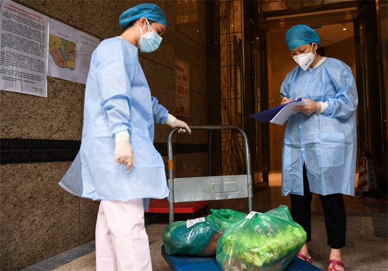 (COVID-19) Des bénévoles de lutte contre l'épidémie à Guangzhou
