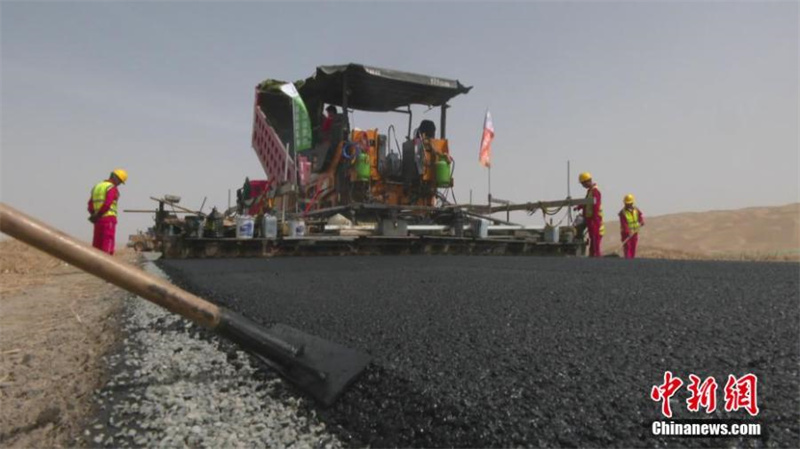 La route du désert du Xinjiang sera ouverte à la circulation en mai 2022