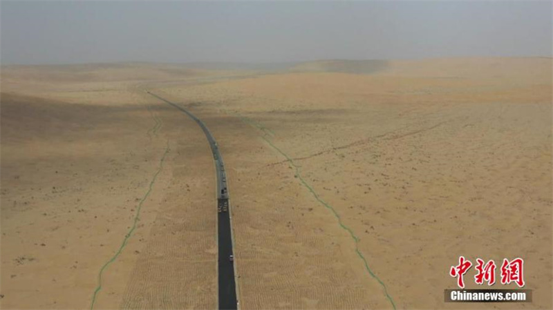 La route du désert du Xinjiang sera ouverte à la circulation en mai 2022