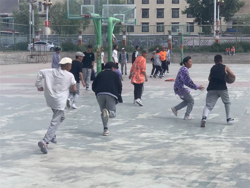 Des filles tibétaines poursuivent leurs rêves de basket-ball sur le « toit du monde »