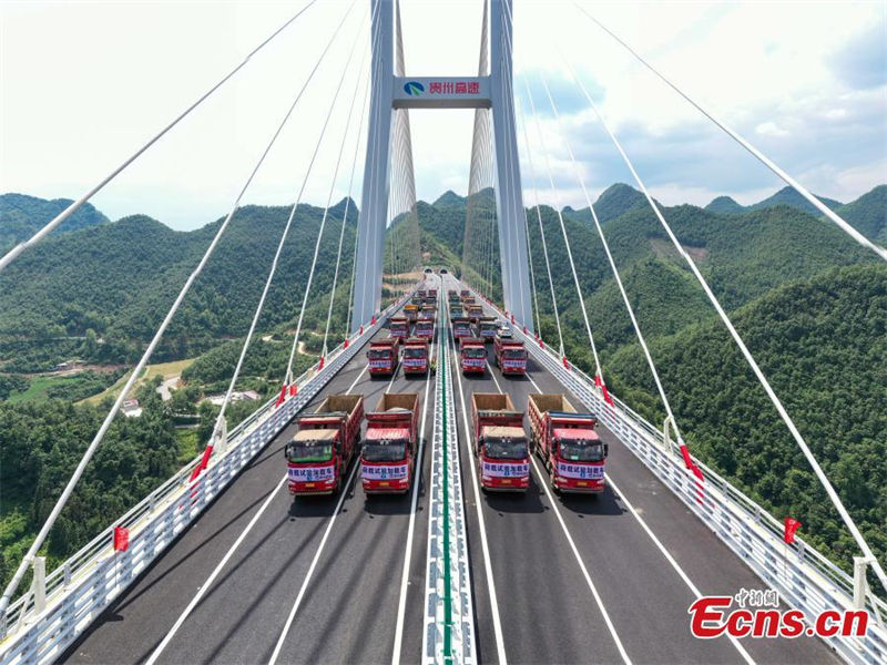 Un test de charge de 840 tonnes effectué sur le pont Yunwu dans la province du Guizhou