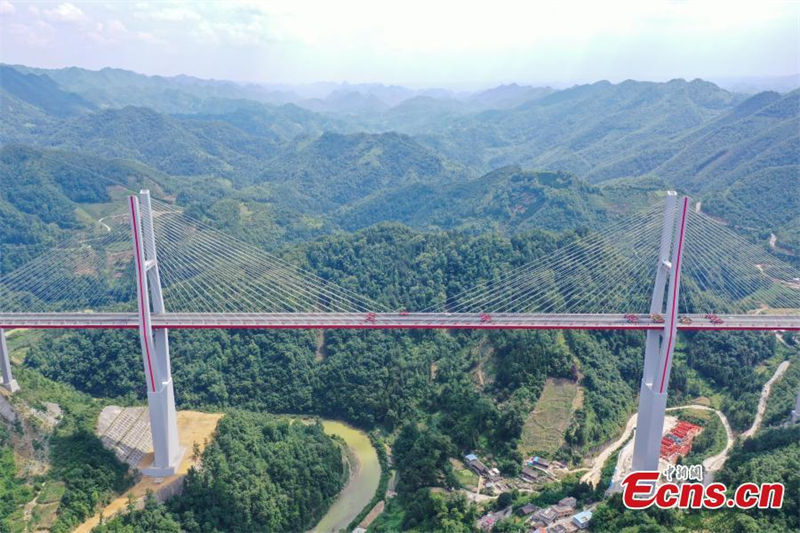 Un test de charge de 840 tonnes effectué sur le pont Yunwu dans la province du Guizhou