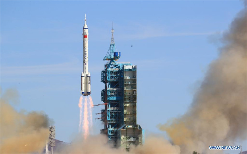 La Chine lance la première mission habitée pour la construction de la station spatiale