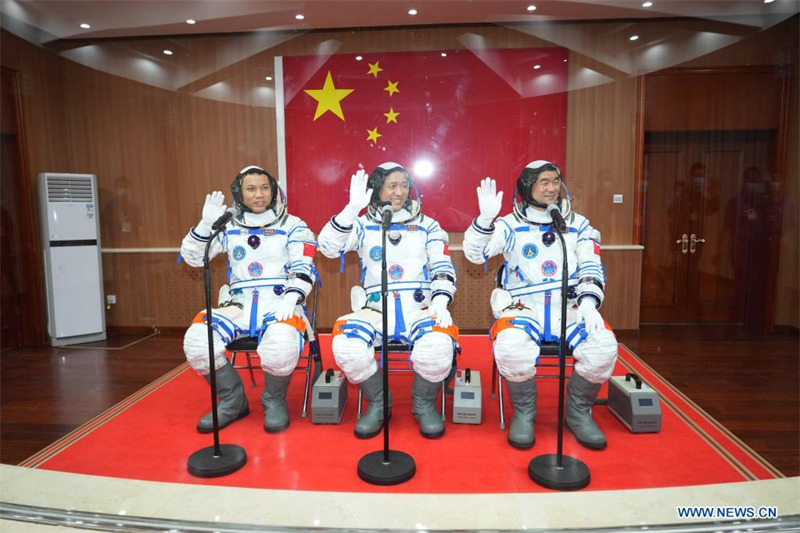 Cérémonie d'au revoir aux astronautes chinois de la mission Shenzhou-12