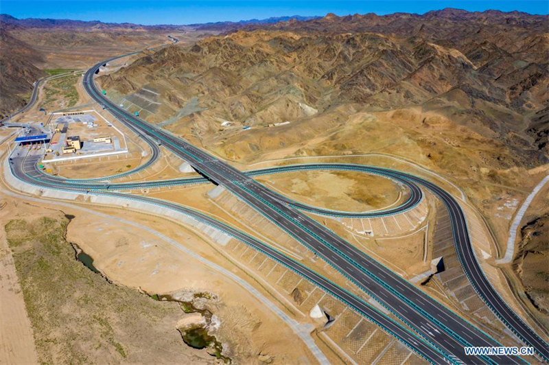 Chine : mise en service complète de la plus longue autoroute traversant un désert au monde