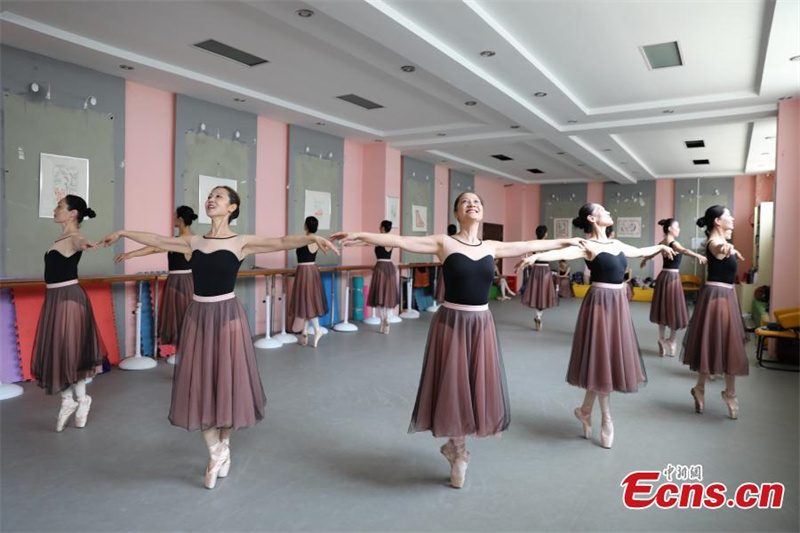 Au Henan, les mamies poursuivent leurs rêves de ballet