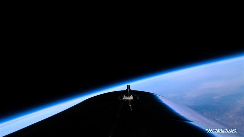 Virgin Galactic réalise son premier vol d'essai avec équipage complet