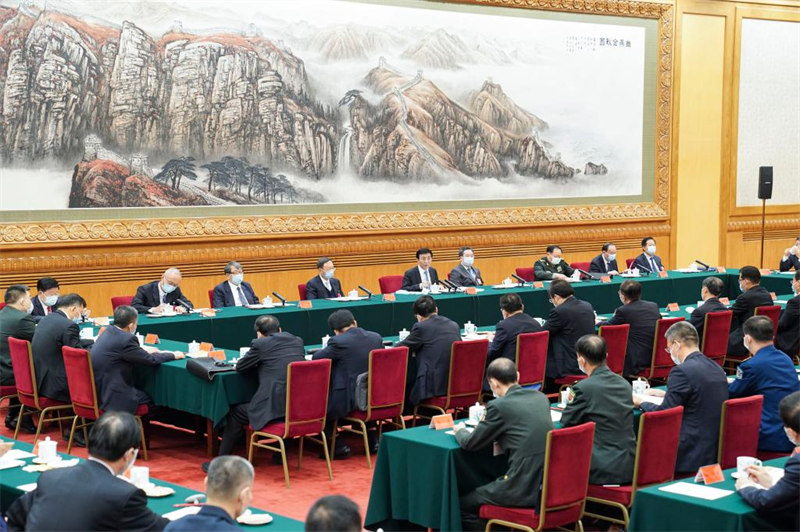 Xi Jinping salue les participants aux préparatifs pour les célébrations du centenaire du PCC