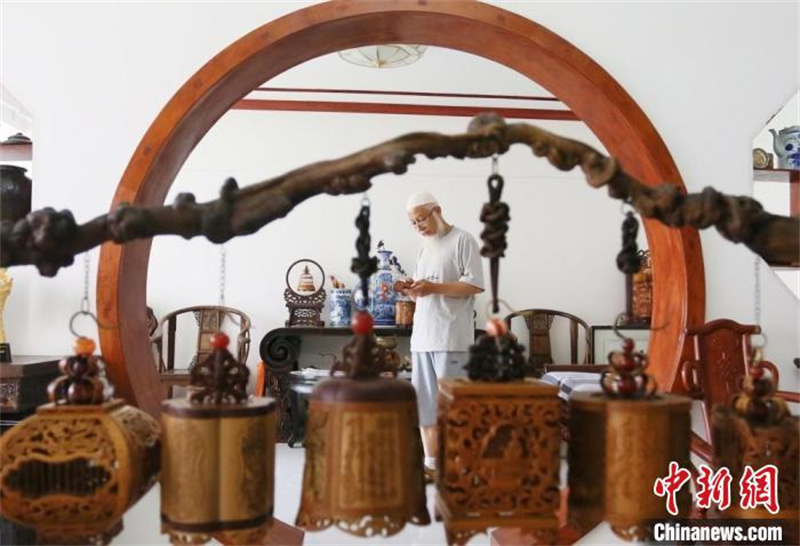 Gansu : un sexagénaire faire rayonner l'artisanat traditionnel avec une esthétique moderne