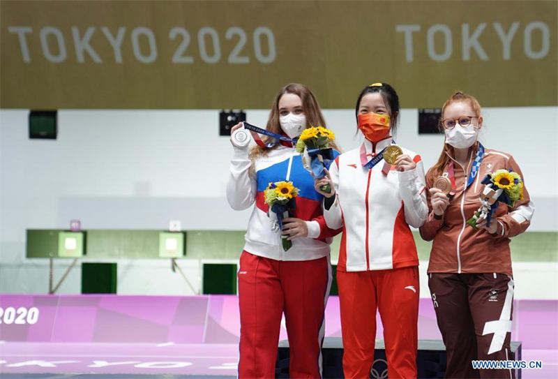JO de Tokyo : cérémonie de remise des médailles de tir à la carabine à air 10m femmes