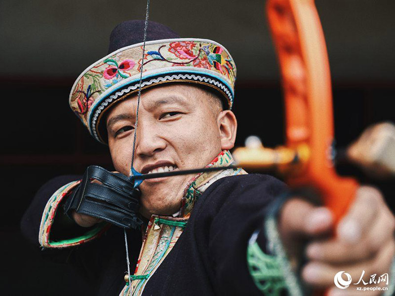 La flèche sifflante du Tibet s'élève à travers l'histoire