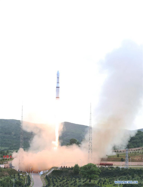 La Chine envoie deux satellites multimédia en orbite