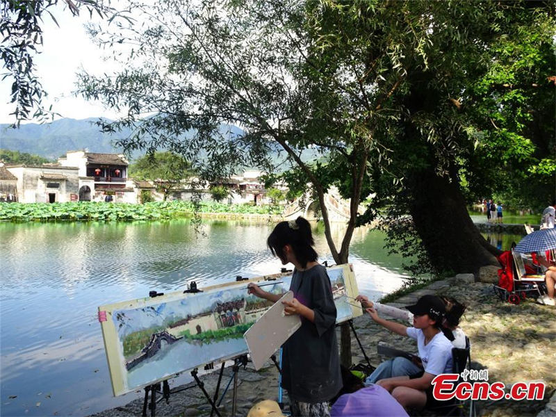Les paysages pittoresques du village de Hongcun, site du patrimoine mondial