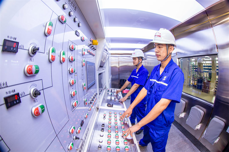 Un tunnelier à bouclier sous-marin développé par la Chine est sorti de la chaîne de montage à Changsha