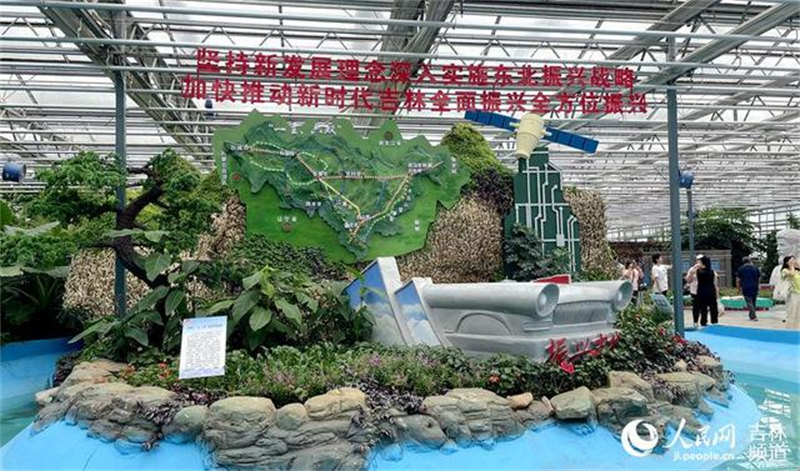 Jilin : des fruits et légumes géants suscitent l'admiration à l'Exposition internationale de l'agriculture et de l'alimentation