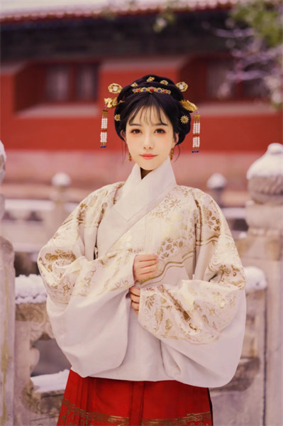 Le Hanfu revient en force chez les jeunes Chinois : quel est le charme de ce vêtement traditionnel aujourd'hui ? 