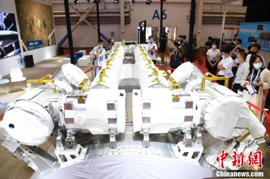 Le bras robotique géant de la station spatiale chinoise fait ses débuts à la Conférence mondiale des robots 2021