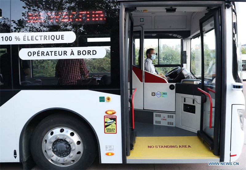 Essais sur route d'un bus autonome chinois à Paris