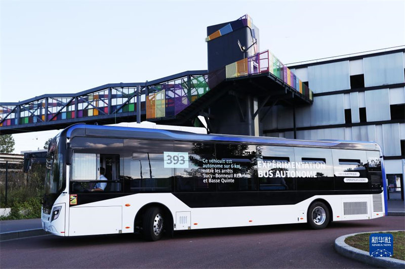 Essais sur route d'un bus autonome chinois à Paris
