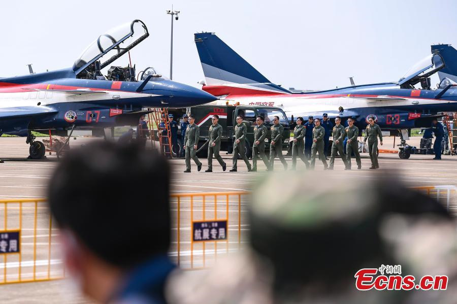Au 13e Salon d'aviation et d'aérospatiale de Zhuhai, l'armée de l'air chinoise épate les spectateurs