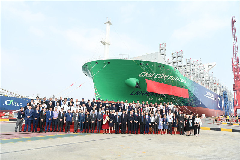 Le premier porte-conteneurs gigantesque d'une capacité de 15 000 EVP à double carburant livré à Shanghai