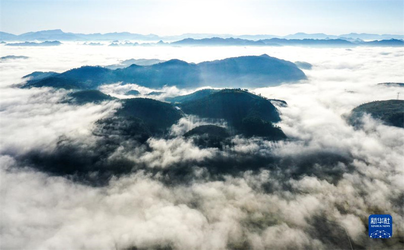 Guizhou : les beaux paysages dans les champs de la préfecture autonome Buyei et Miao de Qiannan