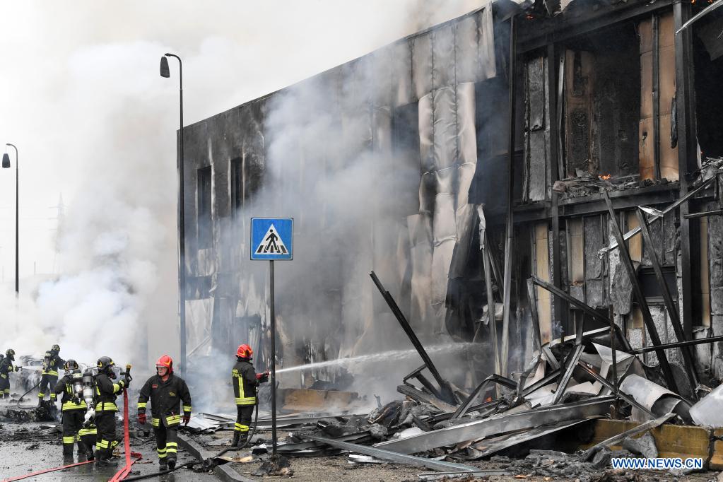 Italie : huit morts dans le crash d'un petit avion près de Milan