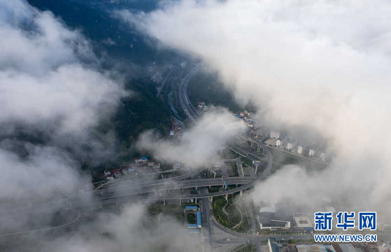 Comment une route stimule le développement du mont Jingshan, dans le Hubei