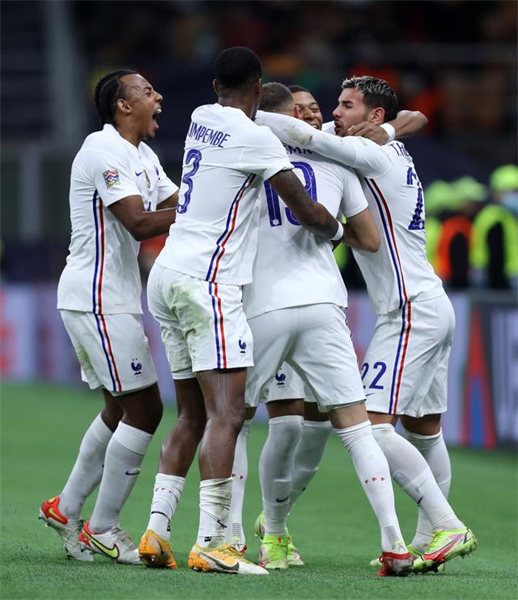 Finale de la Ligue des nations : la France renverse l'Espagne (2-1) pour s'offrir le trophée