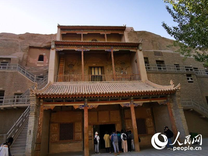 Le millénaire de Dunhuang : une longue histoire culturelle et une coexistence de sources et montagnes