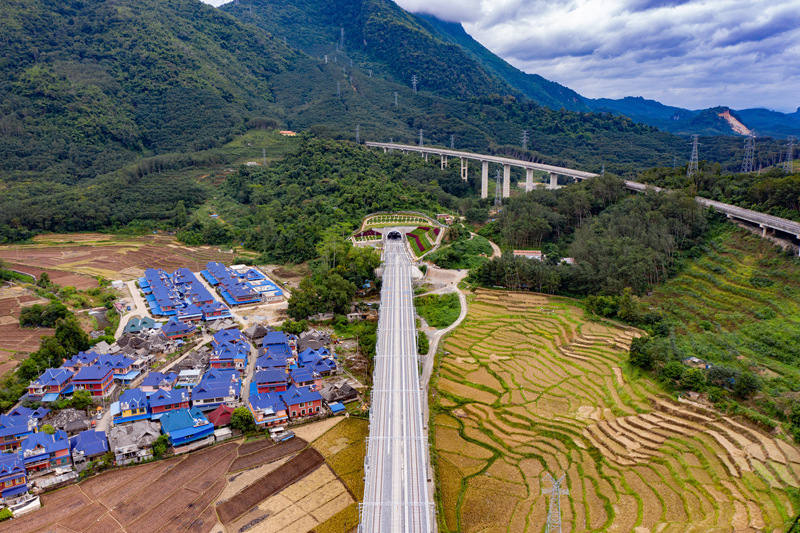 La pose des rails du chemin de fer Chine-Laos est terminée et la ligne sera mise en service cette année