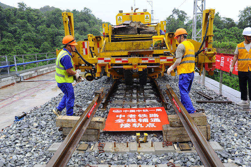 La pose des rails du chemin de fer Chine-Laos est terminée et la ligne sera mise en service cette année