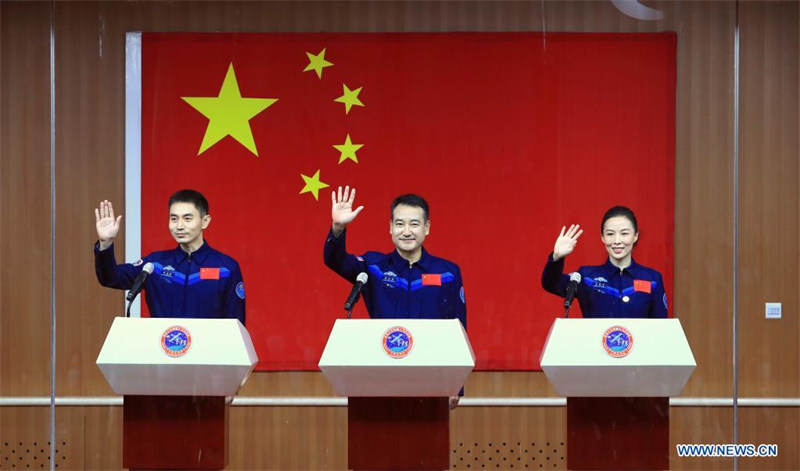 Les astronautes de la mission chinoise Shenzhou-13 rencontrent la presse