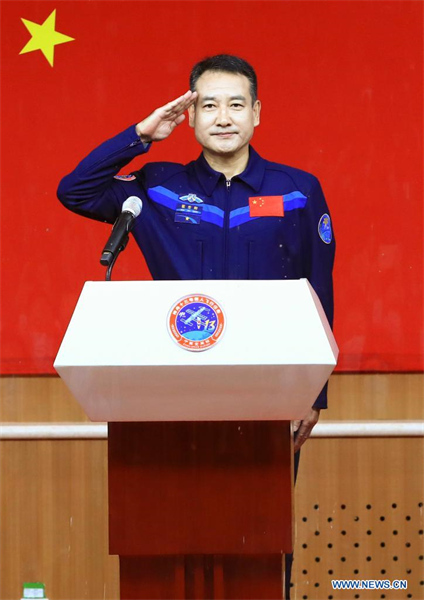 Les astronautes de la mission chinoise Shenzhou-13 rencontrent la presse