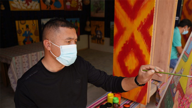 Chine : agriculteurs peintres au Xinjiang