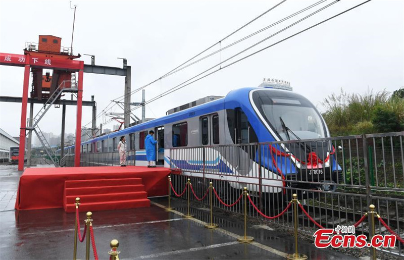Le premier véhicule ferroviaire urbain de Chine à double courant mis en service à Chongqing